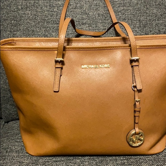 ❤️Michael Kors Leather Zip Top Tote in Luggage❤️ - Picture 2 of 3